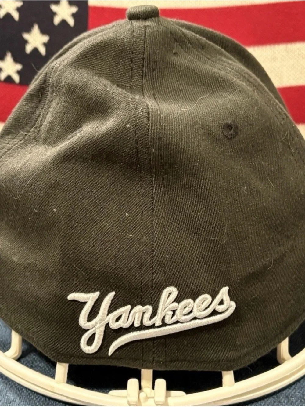 New Era Black New York Yankees 39THIRTY Curved Visor Hat